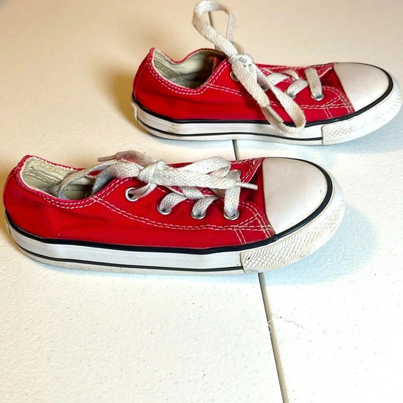 Converse Little Kids Chuck Taylor All Star Classic Low Top Shoe Sneaker Size 10 - Picture 1 of 7